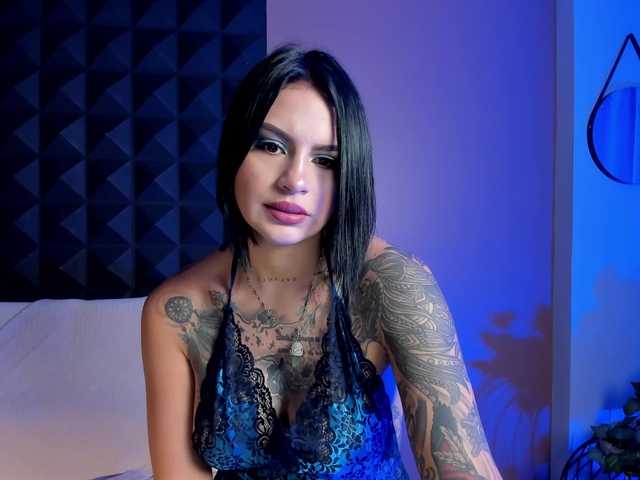 Live sex webcam photo for LillyRoses #271166438