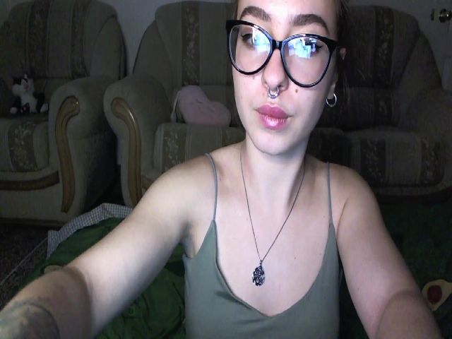 Live sex webcam photo for AliceHoliday #271167618