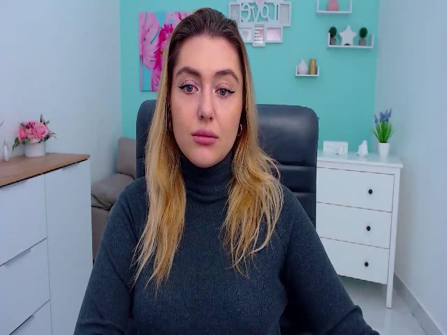 Live sex webcam photo for NicoleConnor #271167760