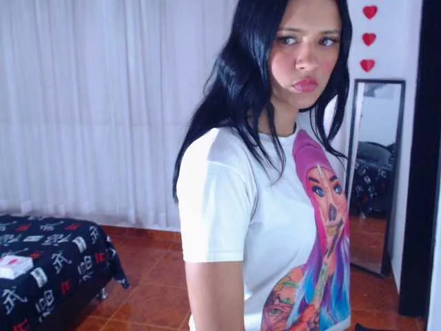 Live sex webcam photo for emma-53 #271171445