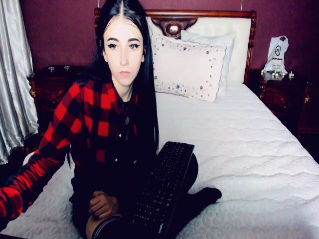 Live sex webcam photo for Taya_Roxxy #271169275