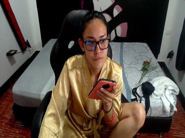 Live sex webcam photo for Emma_sr1 #271173818