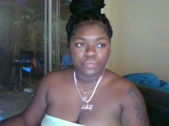 Live sex webcam photo for BigBootiBambi #271163052