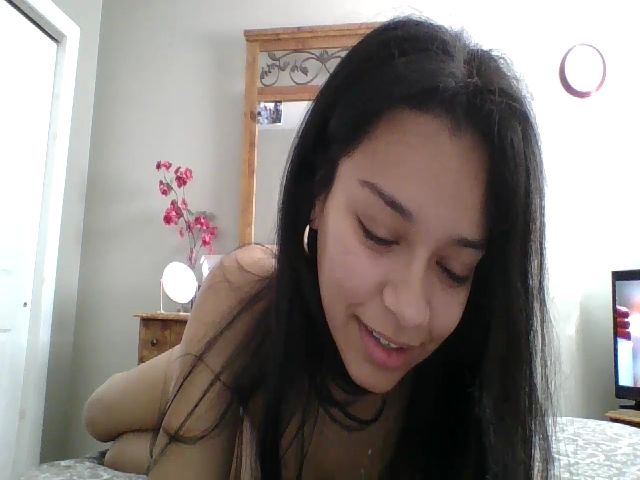 Live sex webcam photo for Adrianaxo1 #271168218