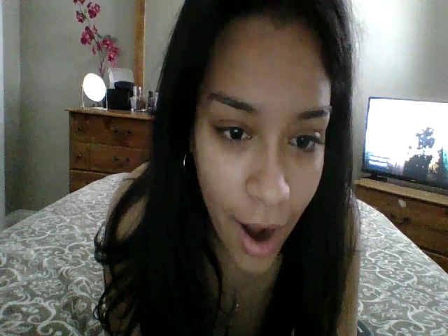 Live sex webcam photo for Adrianaxo1 #271169744