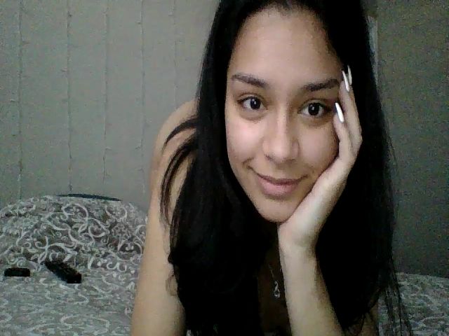 Live sex webcam photo for Adrianaxo1 #271173098