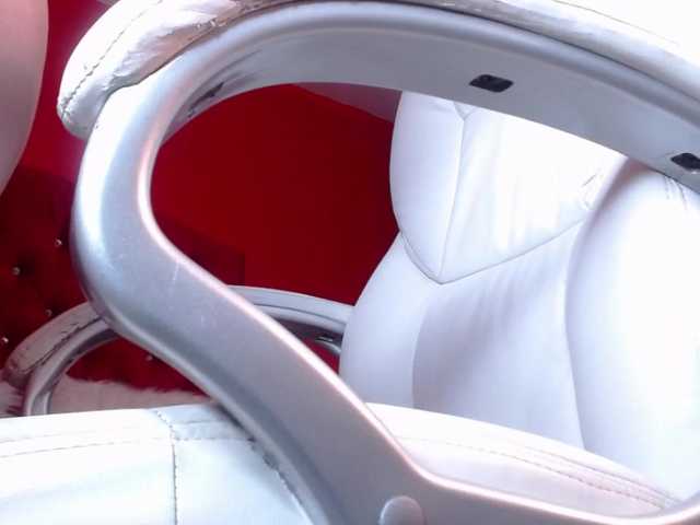 Live sex webcam photo for nina-love13 #271157837