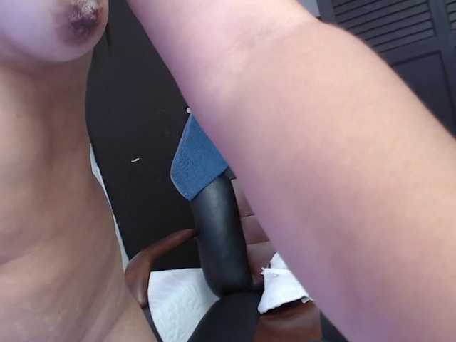 Live sex webcam photo for nina-evans #271170735