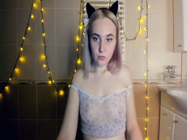 Live sex webcam photo for HannaLismont #271159689