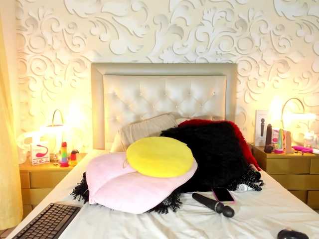 Live sex webcam photo for RachelMorgaan #271157486