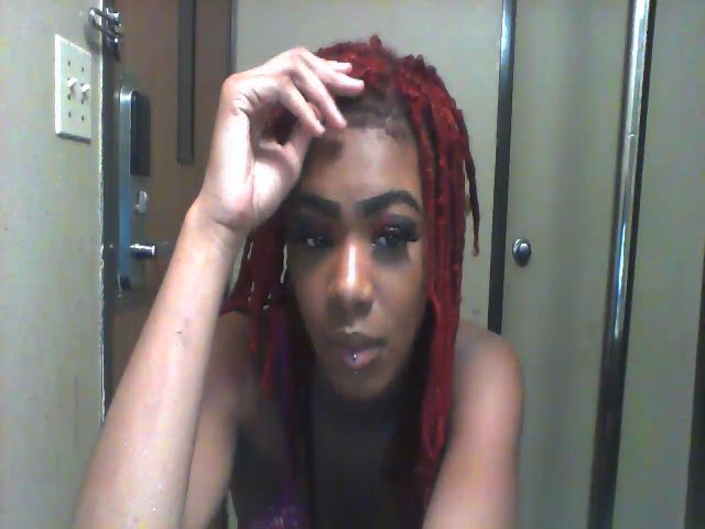 Live sex webcam photo for SexyCarmel34 #271165237