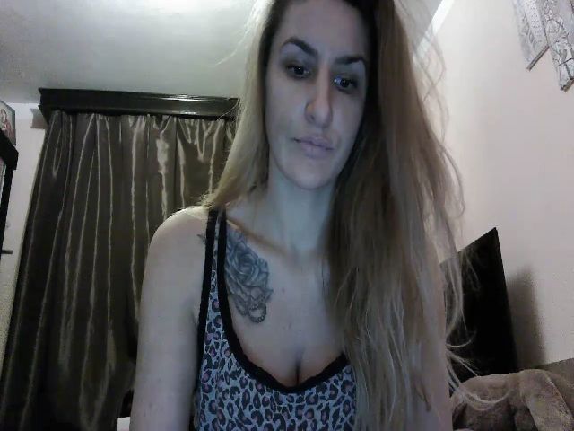 Live sex webcam photo for KittyNiki #271172303