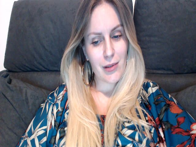 Live sex webcam photo for RocknRosemary #271173937