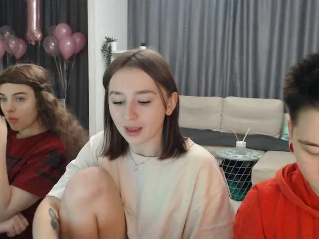 Live sex webcam photo for BugaGirls #271187757