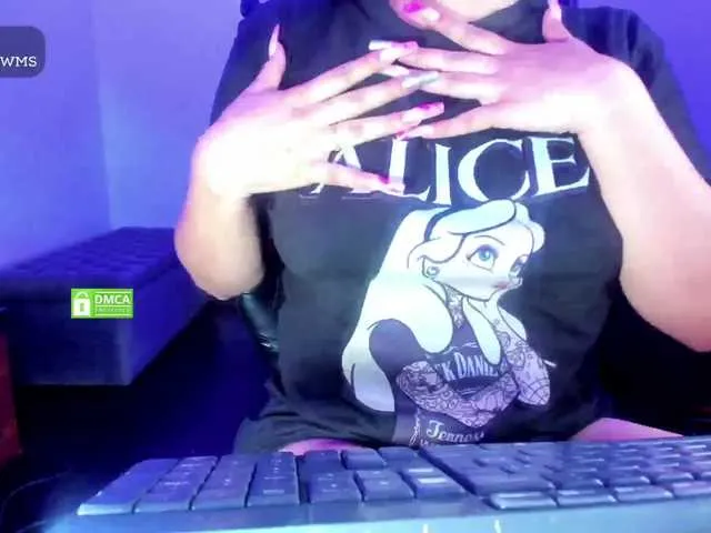 Live sex webcam photo for Sammy-18 #271180420