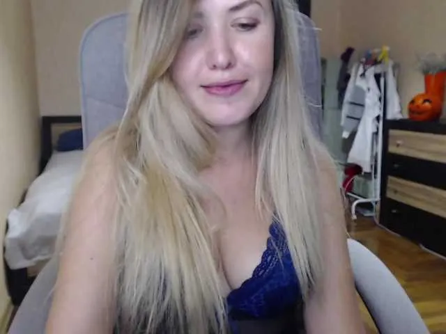 Live sex webcam photo for Milyusya #271187879