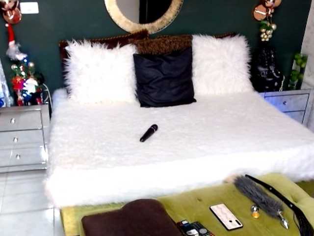 Live sex webcam photo for MadikeyHappy #271184190