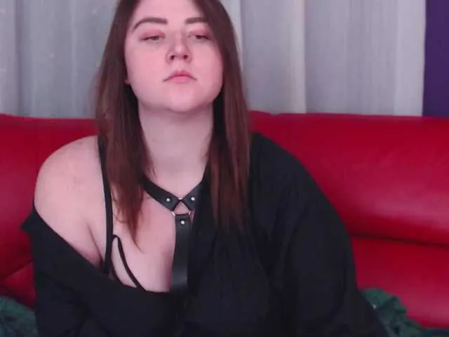 Live sex webcam photo for CaramelLilly #271188578
