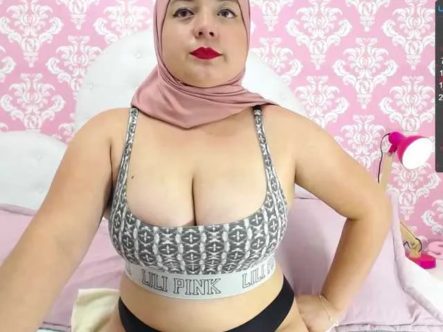 Live sex webcam photo for Sekseesamay #271175840
