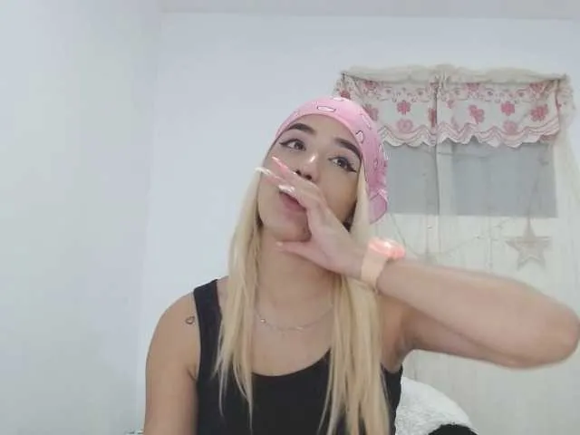 Live sex webcam photo for adri14-1 #271184405