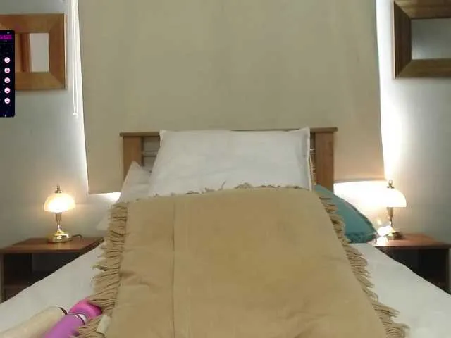 Live sex webcam photo for sarah-gomez #271189145