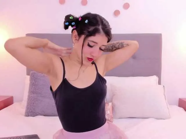 Live sex webcam photo for Sara-Roberts #271184555