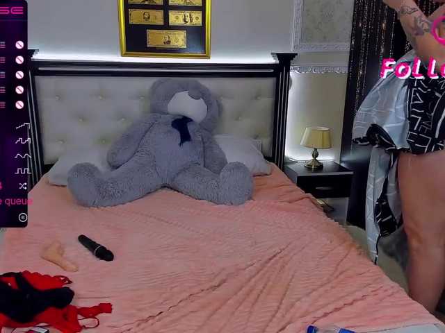 Live sex webcam photo for MissBlondee #271175932