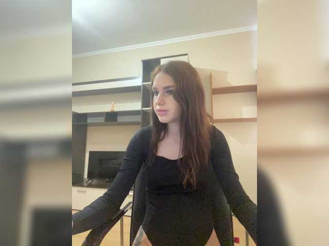 Live sex webcam photo for Sweet-Emma-1 #271183503