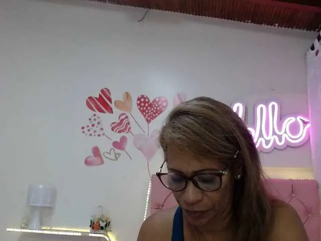 Live sex webcam photo for BustyXMilf #271188496
