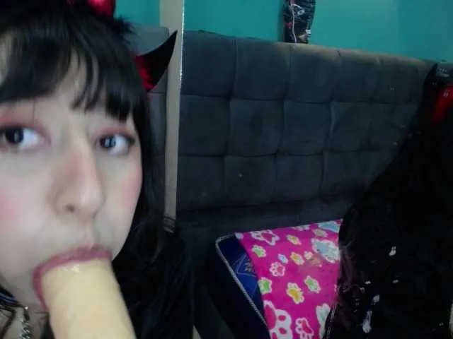 Live sex webcam photo for Liliianhot #271180910