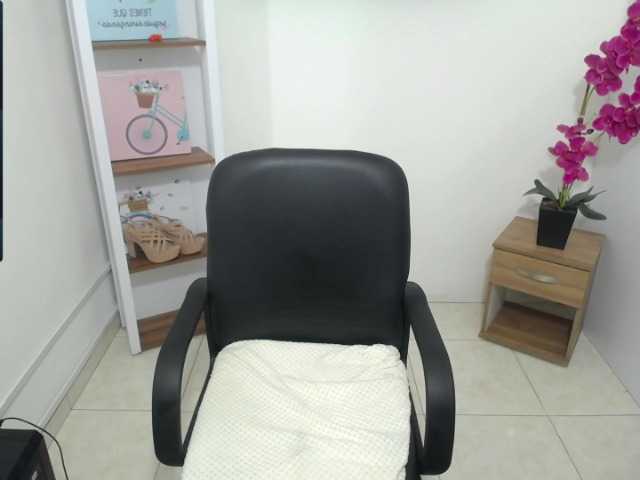 Live sex webcam photo for Ashly13- #271180806