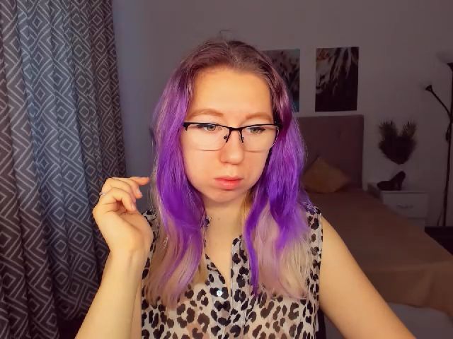 Live sex webcam photo for LizaSwan #271179208