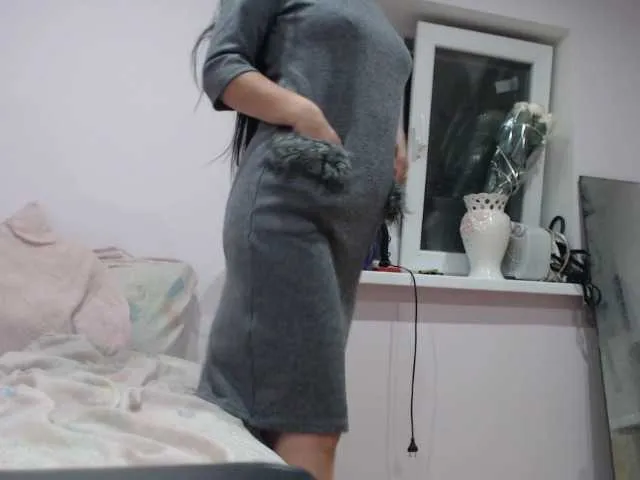 Live sex webcam photo for HotRose01 #271175858