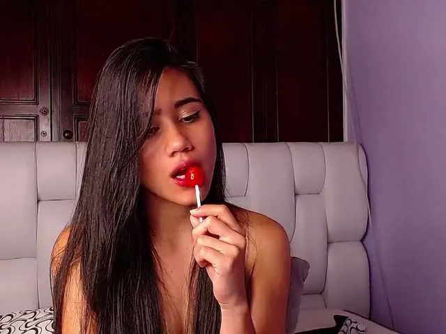Live sex webcam photo for -cloe- #271189041