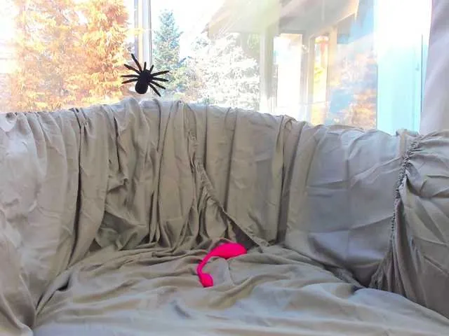 Live sex webcam photo for AnisiaGold #271184199