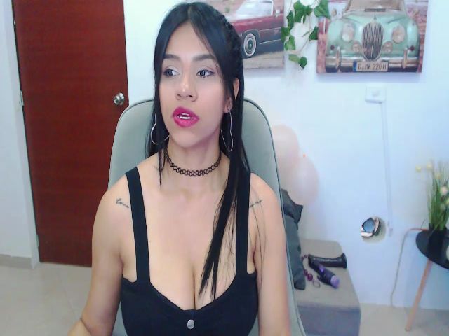 Live sex webcam photo for Lili_cutee #271185168