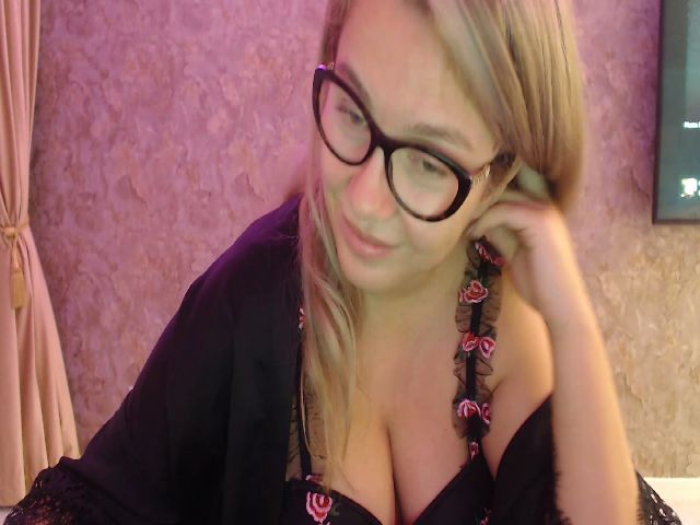 Live sex webcam photo for RussiaDoll #271192503
