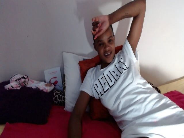 Live sex webcam photo for Ebonyypixie #271191343