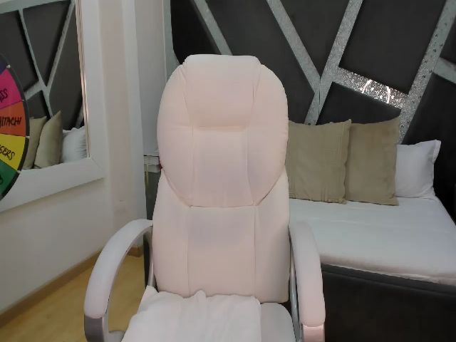 Live sex webcam photo for BrendaBuiles #271192165