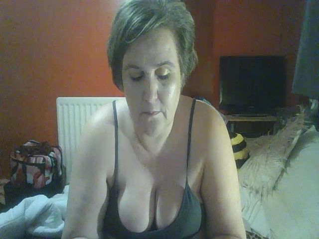 Live sex webcam photo for YUMMYMUMMY39 #271190482