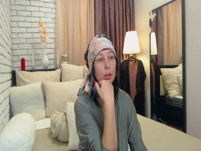 Live sex webcam photo for MonicaUDream #271177998