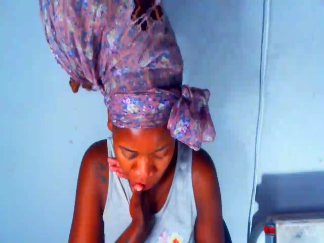 Live sex webcam photo for AfricanAss01 #271178235