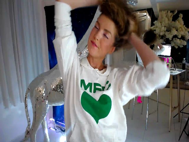 Live sex webcam photo for GingerMFC #271178148