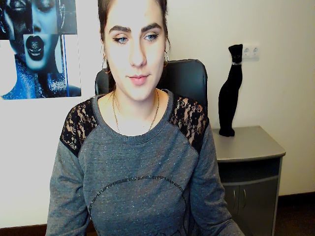 Live sex webcam photo for MollyKiss_ #271192389
