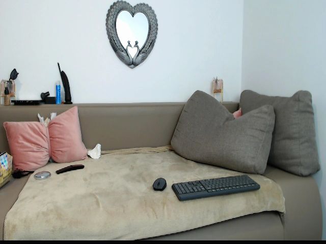 Live sex webcam photo for JullietXXX #271187458
