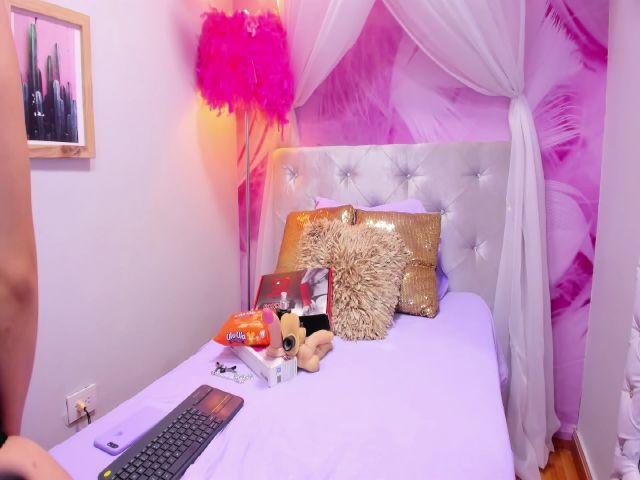 Live sex webcam photo for Renatahills #271186050