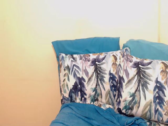 Live sex webcam photo for Hotmelons44 #271178194