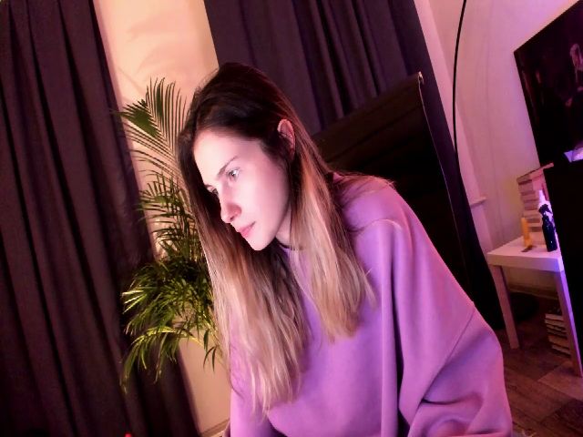 Live sex webcam photo for Golightly_9 #271190722