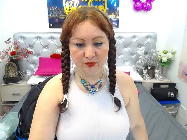 Live sex webcam photo for JENNIFER2005 #271189541
