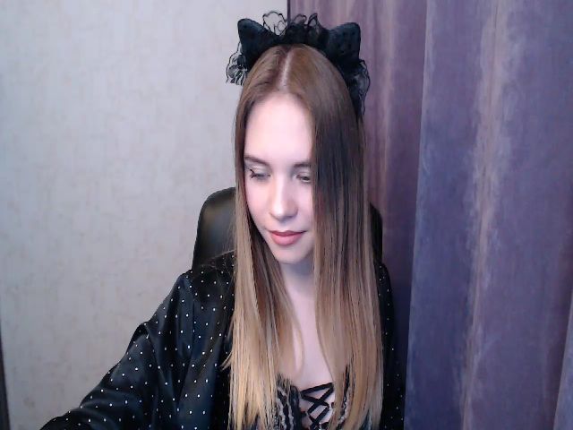 Live sex webcam photo for minishy #271186076